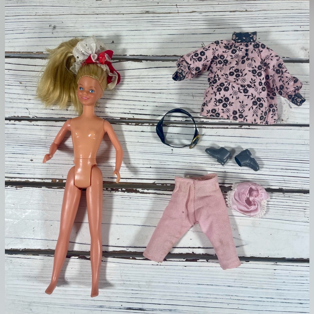 Vintage 1978 Mattel Barbie‎ Doll Figure Clothing Great Condition